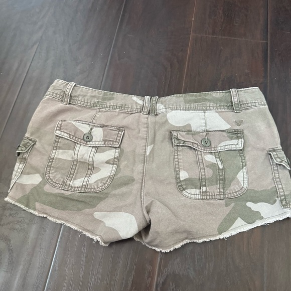 Y2K Cargo Camo Shorts Women’s Low Rise Distressed Cutoff Utility Pockets 10 - Picture 4 of 6